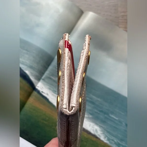 Hammitt 110 North Pebble Leather Wallet In Calla Lilly White/Brushed Gold - Picture 12 of 15